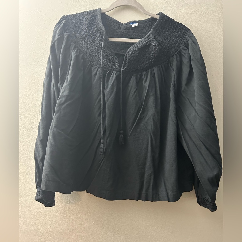 Old Navy Grey Cropped Blouse, size large